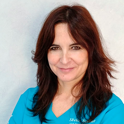 Silvia Suárez, experta en colocación de implantes en Clínica Dental El Alisal